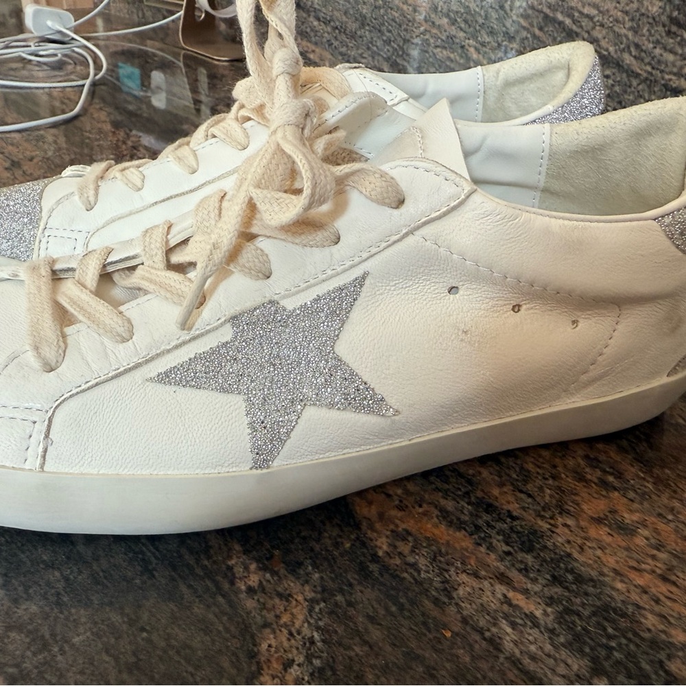 New! Golden Goose Super Star Classic with spur
Size 39 IT (8.5 US) - Picture 6 of 9